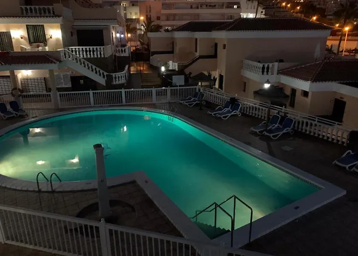 Paradise Court Apartment *