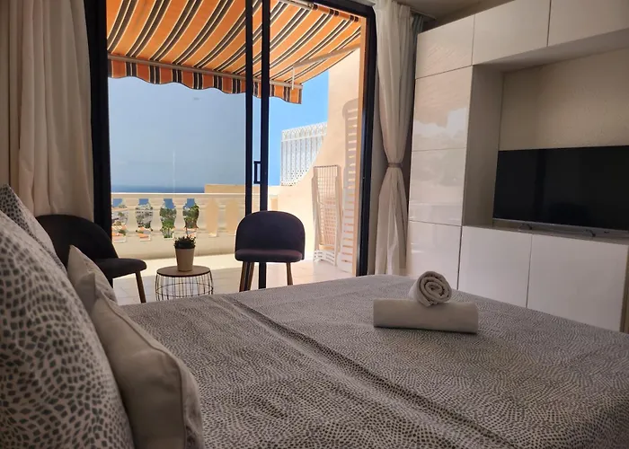 Paradise Court Apartment *