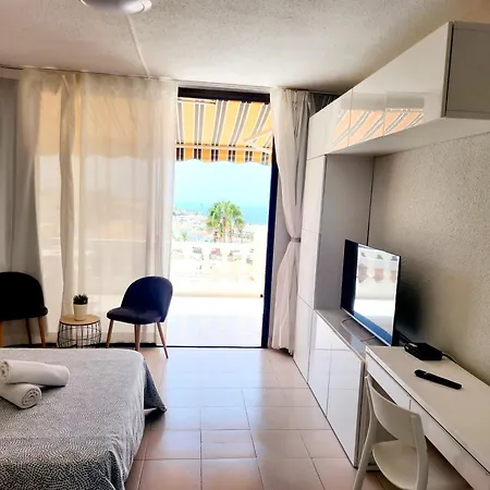 Paradise Court Адехе