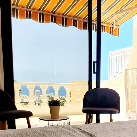 Paradise Court Адехе