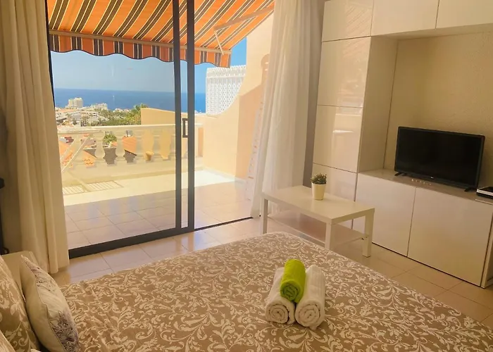 Paradise Court Адехе