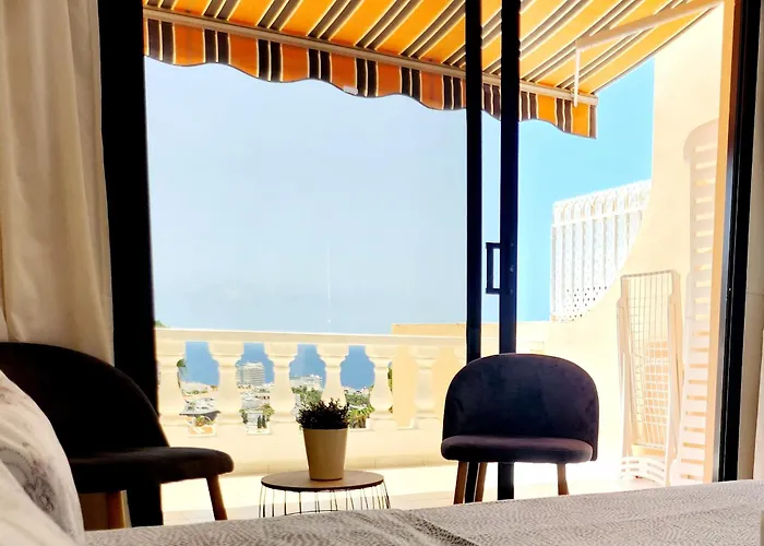 Paradise Court Адехе